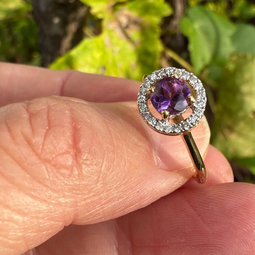 New 18K Gold Natural Amethyst and Natural Diamonds Ring in box with Certificate